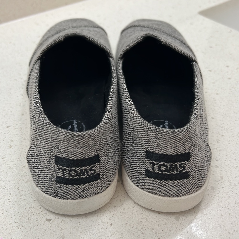 Toms sneakers